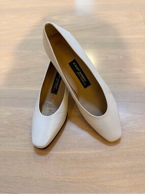 Easy Spirit Women's White Square-Toe Leather low Heel